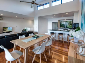 Pinnacle Apartments Hamilton Island