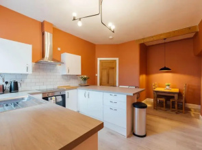 The Riverside Apartment (free parking)