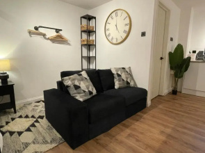 Ultra Modern Studio Apartment, in Central Exeter