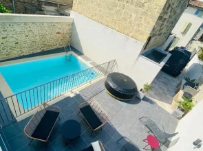 Agréable maison de village avec piscine
