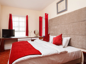 Pearl and Pebbles Hotel