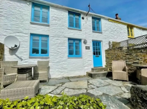 Cottages at the Lugger