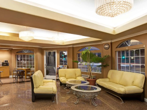 Super 8 by Wyndham Los Angeles Downtown