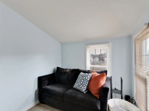 Niagara Rd Cottage In Perfect Location To Visit Lake Erie Or Cleveland 1 Bedroom Home by Redawning