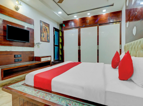 OYO 78950 Hotel Grand Velly