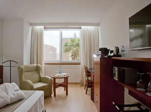 Отель Ilunion Les Corts Spa