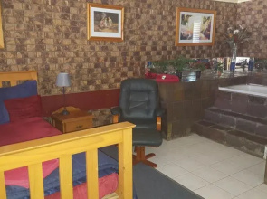 Bronco Motor Inn