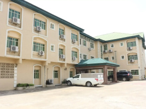 New Point Hotel And Suites