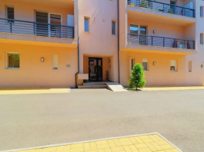 Garden Apartment close to Airport