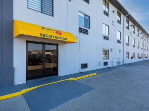 Super 8 by Wyndham Johnson City