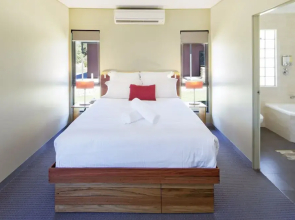 Kickenback Studio - Contemporary accommodation in the heart of Cracken