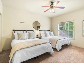 The Golf Shack - Picturesque Views on Deck!