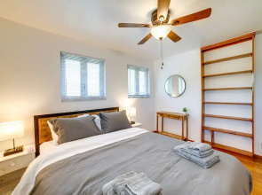 3 Mi to Downtown: Pittsburgh Home w/ Balcony!