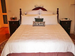 Mount Roland Country Lodge