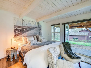 Stylish Bellingham Home w/ Lake + Mountain Views!