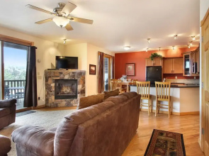 Chiefs Head Peak 21b 2 Bedroom Condo by RedAwning