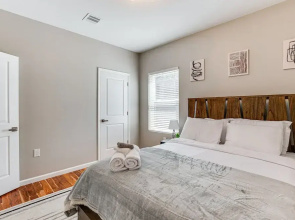 Luxe Newark Retreat w/ Rooftop Deck: Pets Welcome!