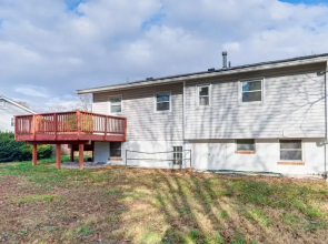Backyard + Deck: Family-friendly Lorton Home!