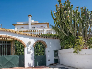 Villa Soleada Calahonda by Rafleys