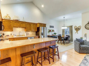 Walk Downtown: Modern 'coeur D'alene Getaway'
