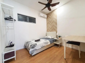 Cyberjaya 3BR 5pax with Balcony Swimming Pool View by Cloud Host