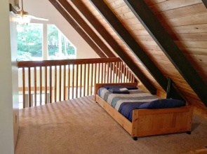 Mt Baker Rim Cabin 99 - Charming Cabin With a hot Tub, Wi-fi, Pet Friendly