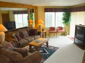 Seven Springs 3 BR Condo, Mountain Views! by RedAwning