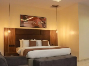 Huxton Hotel