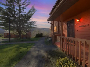 Rumor 39O - Upgraded Townhome With Woodsy Views 3 Bedroom Townhouse by The Summit at Gore Mountain