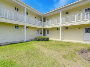 2 Mi to Drakes Island Beach: Condo w/ Indoor Pool!