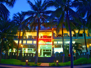 Hon Rom Central Beach Resort