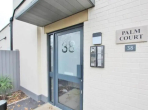 Stunning apartment with 2 bedrooms, 2 en-suites, private parking