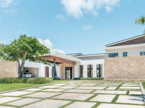 Feel at Home in This Wonderful Villa w Butler Included