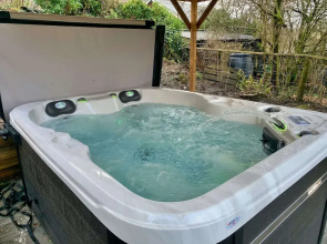 Luxury Cottage With Hot Tub & Views