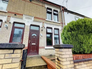 Stayzo 2BR House Accommodation in Peterborough