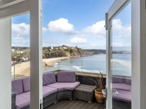 Royal Victoria Court 11 - Sea and Harbour Views