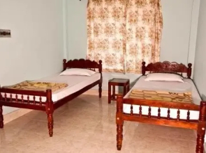 Green Garden Holiday Home