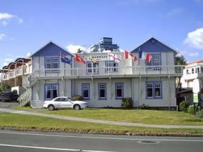 Barnacles Seaside Inn Hostel