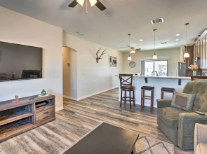 Pet-friendly Retreat - 1 Block to Colorado River!