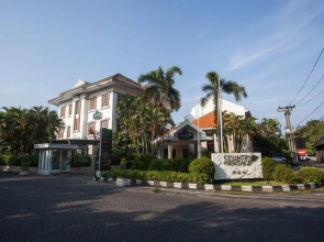RedDoorz Premium @ Raya Nginden