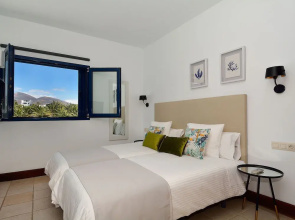 Comfortable, Attached Holiday Home With Private Pool and Near the sea