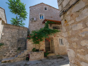 House Stone House in Center