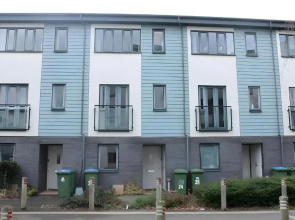 City centre 4 bedroom town house with parking A