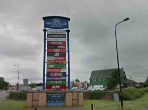 Stylish and Immaculate 2-bed Apartment in Leigh