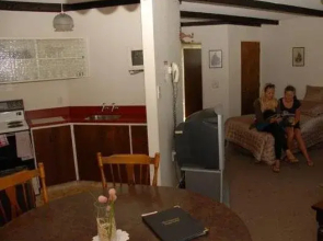 The Clansman Motor Lodge