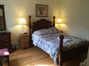 Toronto Garden Inn Bed and Breakfast