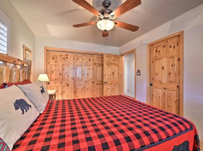 Deck, BBQ & Fireplace: Family Cabin in Show Low!