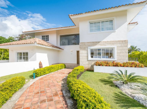 Beautiful 5-BDR 2 levels villa for rent