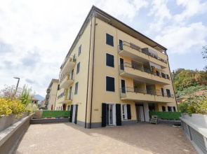 JOIVY Flat W/Terrace & Parking