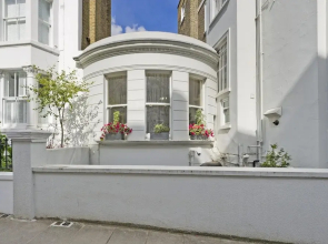 Huge Kensington Garden Flat